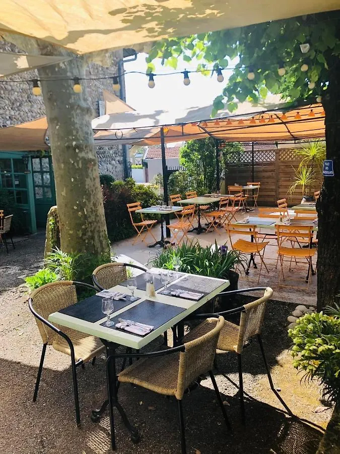 L'Auberge Des Collines Granges-les-Beaumont Frankrijk