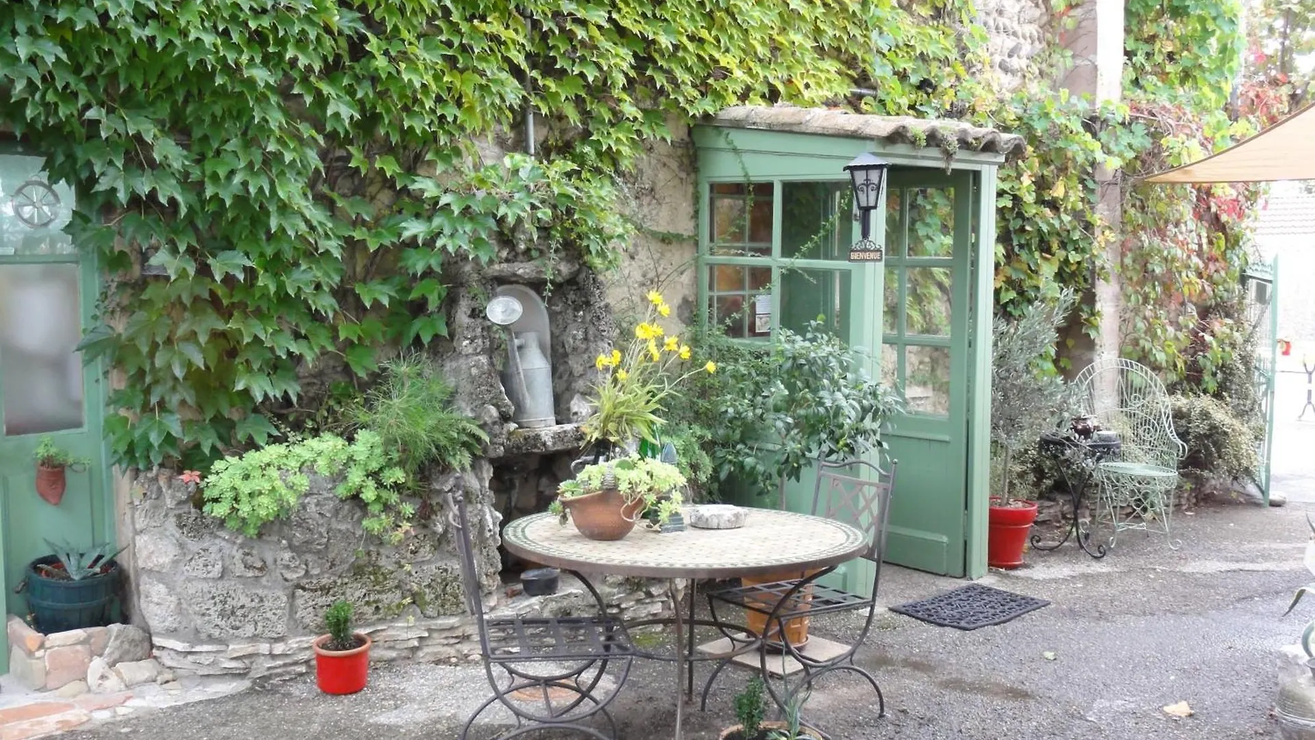 L'Auberge Des Collines Granges-les-Beaumont Hotel